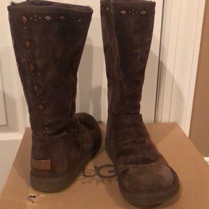 ‼️SOLD‼️Brown Ugg boots with bronze designs.